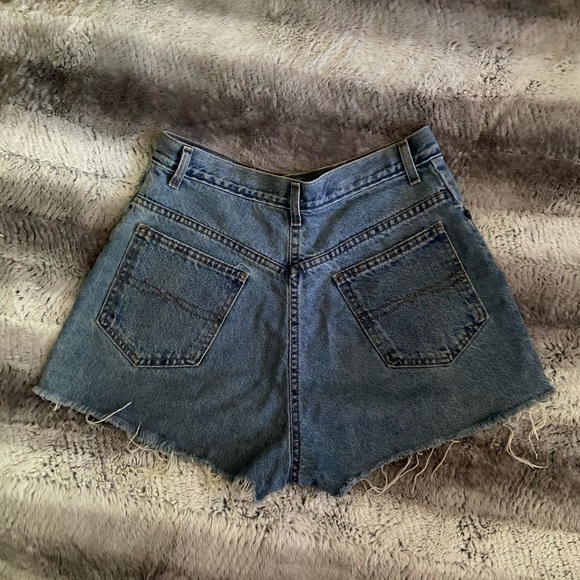 Vintage Cutoff Jean shorts - Picture 2 of 3
